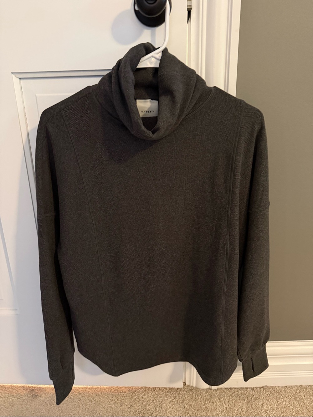 Varley turtlneck sweatshirt